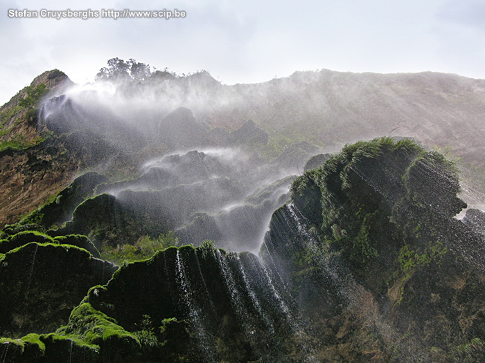 Cañon del Sumidero Zeer mooie waterval langsheen de flank van de canyon. Stefan Cruysberghs